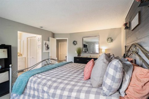 House in Plant City, Florida 3 bedrooms, 192.68 sq.m. № 1909879 - photo 17