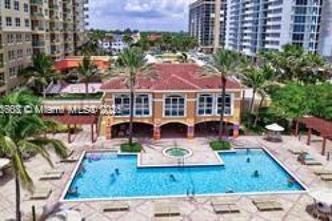 Copropriété à louer à Hallandale Beach, Floride: 2 chambres, 113.34 m2 № 1938155 - photo 1