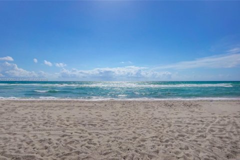 Copropriété à louer à Hallandale Beach, Floride: 2 chambres, 113.34 m2 № 1938155 - photo 30