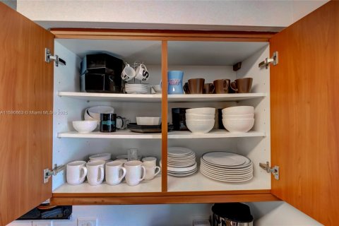 Copropriété à louer à Hallandale Beach, Floride: 2 chambres, 113.34 m2 № 1938155 - photo 10