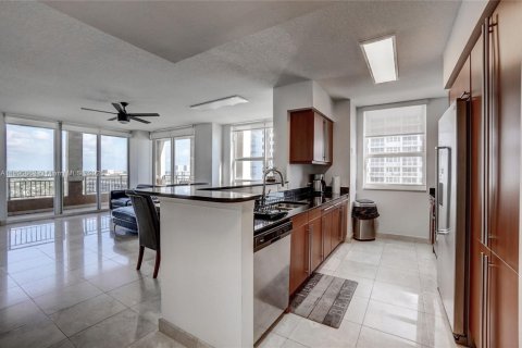 Copropriété à louer à Hallandale Beach, Floride: 2 chambres, 113.34 m2 № 1938155 - photo 7