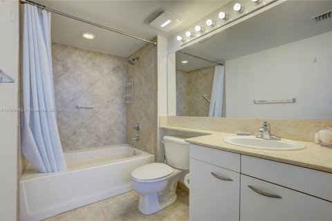 Copropriété à louer à Hallandale Beach, Floride: 2 chambres, 113.34 m2 № 1938155 - photo 21