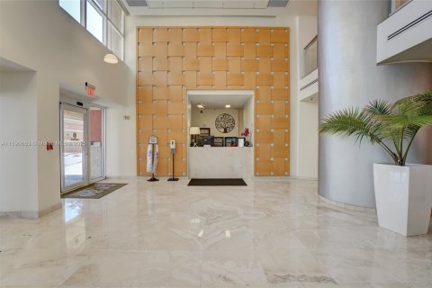 Copropriété à louer à Hallandale Beach, Floride: 2 chambres, 113.34 m2 № 1938155 - photo 5