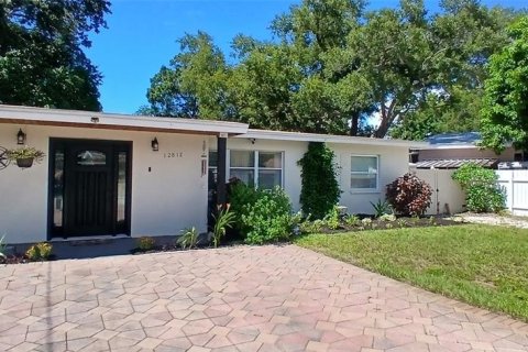 House in Largo, Florida 4 bedrooms, 169.92 sq.m. № 2315030