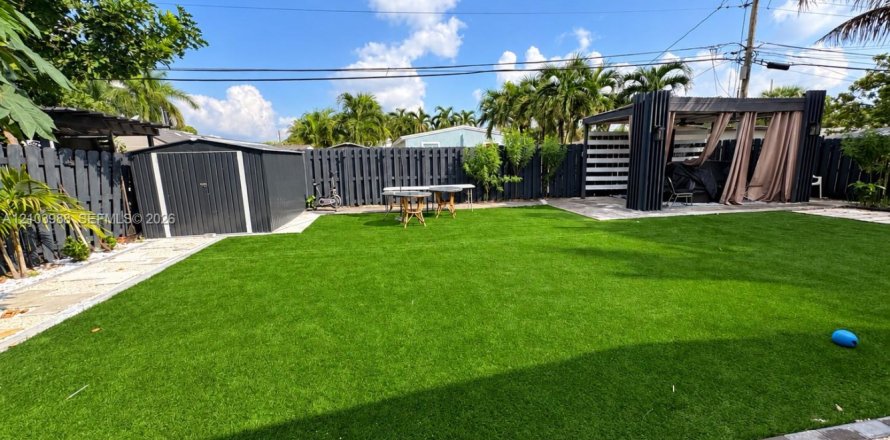 Villa ou maison à Margate, Floride 4 chambres, 98.94 m2 № 2413363