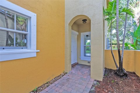 Townhouse in Margate, Florida 3 bedrooms, 141.86 sq.m. № 1955081 - photo 2