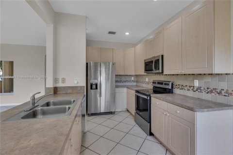 Townhouse in Margate, Florida 3 bedrooms, 141.86 sq.m. № 1955081 - photo 5