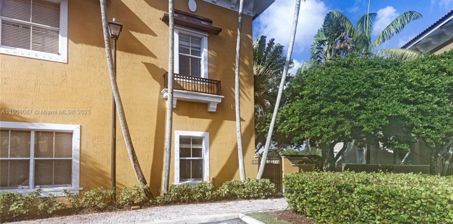 Townhouse in Margate, Florida 3 bedrooms, 141.86 sq.m. № 1955081