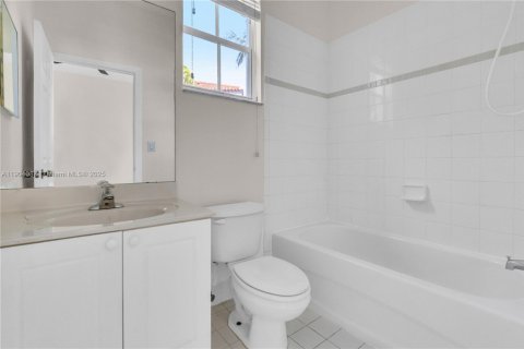 Townhouse in Margate, Florida 3 bedrooms, 141.86 sq.m. № 1955081 - photo 9