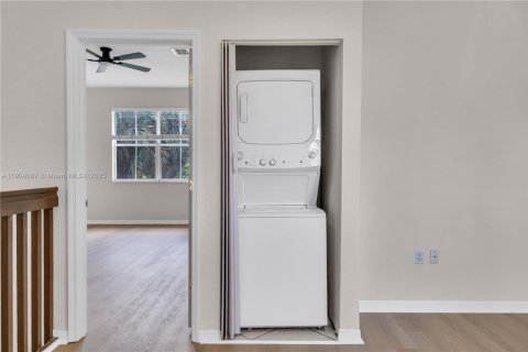 Townhouse in Margate, Florida 3 bedrooms, 141.86 sq.m. № 1955081 - photo 18