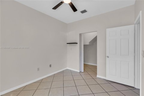 Townhouse in Margate, Florida 3 bedrooms, 141.86 sq.m. № 1955081 - photo 15