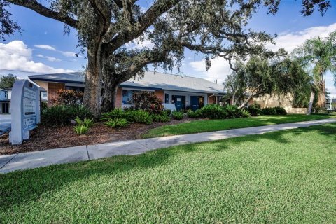 Propiedad comercial en alquiler en Saint Petersburg, Florida, 376.25 m2 № 1908570 - foto 6