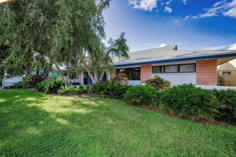 Propiedad comercial en alquiler en Saint Petersburg, Florida, 376.25 m2 № 1908570 - foto 2