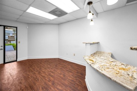 Propiedad comercial en alquiler en Saint Petersburg, Florida, 376.25 m2 № 1908570 - foto 17