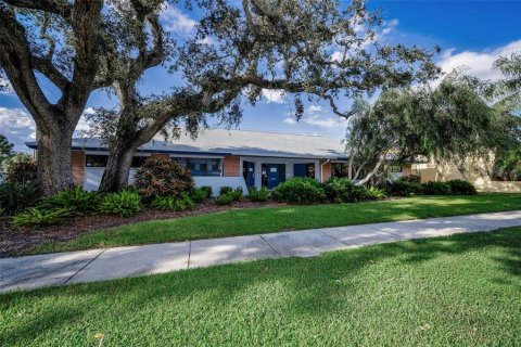 Propiedad comercial en alquiler en Saint Petersburg, Florida, 376.25 m2 № 1908570 - foto 3