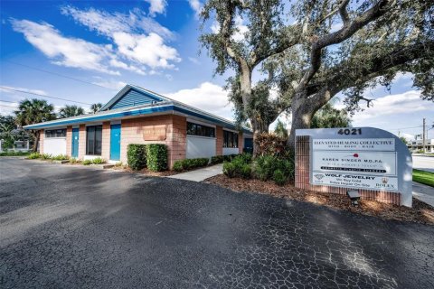 Propiedad comercial en alquiler en Saint Petersburg, Florida, 376.25 m2 № 1908570 - foto 4