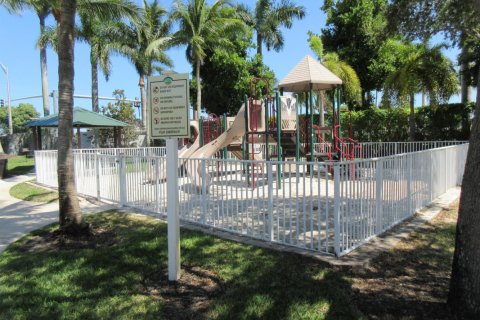 Townhouse in Riviera Beach, Florida 3 bedrooms, 152.82 sq.m. № 1189951 - photo 1