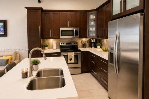 Villa ou maison à louer à Miramar, Floride: 4 chambres, 137.22 m2 № 2282241 - photo 16