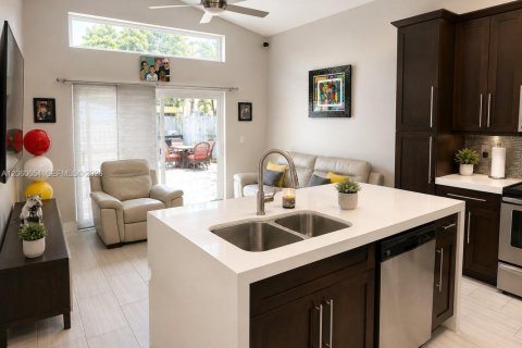 Villa ou maison à louer à Miramar, Floride: 4 chambres, 137.22 m2 № 2282241 - photo 13
