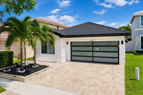 Villa ou maison à Miramar, Floride 4 chambres, 137.22 m2 № 2282241