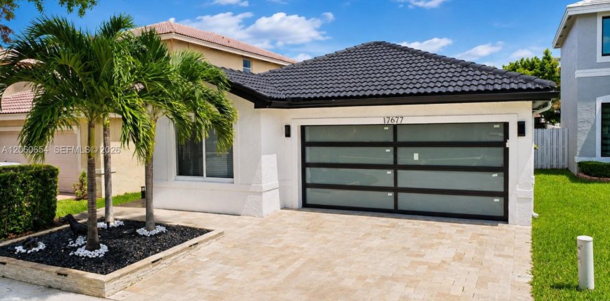 Villa ou maison à Miramar, Floride 4 chambres, 137.22 m2 № 2282241