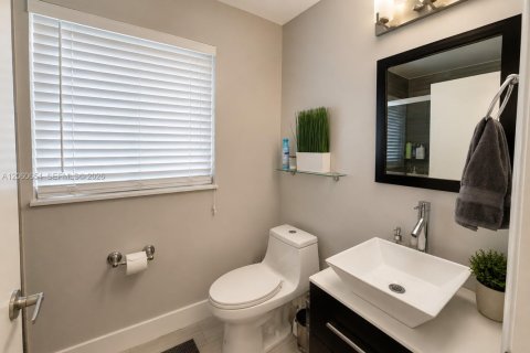 Villa ou maison à louer à Miramar, Floride: 4 chambres, 137.22 m2 № 2282241 - photo 30