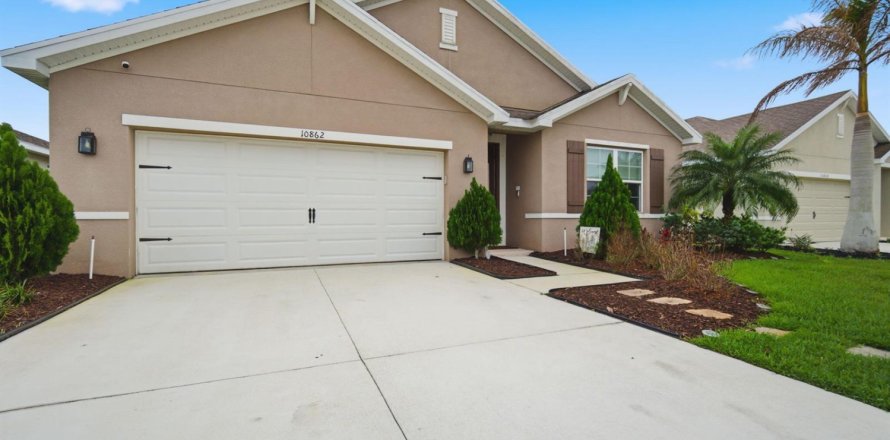 House in Port St. Lucie, Florida 4 bedrooms, 178 sq.m. № 2146252