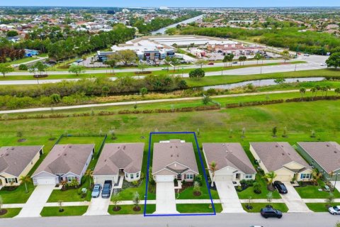 House in Port St. Lucie, Florida 4 bedrooms, 178 sq.m. № 2146252 - photo 3