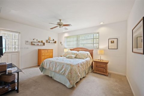 House in Palmetto Bay, Florida 3 bedrooms, 146.41 sq.m. № 2076142 - photo 11
