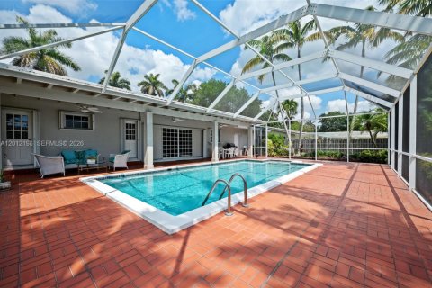 House in Palmetto Bay, Florida 3 bedrooms, 146.41 sq.m. № 2076142 - photo 23