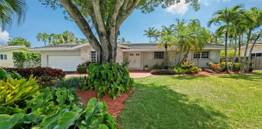 House in Palmetto Bay, Florida 3 bedrooms, 146.41 sq.m. № 2076142
