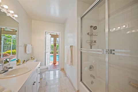 House in Palmetto Bay, Florida 3 bedrooms, 146.41 sq.m. № 2076142 - photo 16