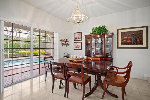 House in Palmetto Bay, Florida 3 bedrooms, 146.41 sq.m. № 2076142 - photo 7