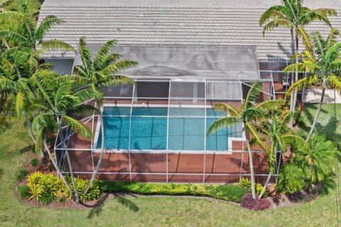House in Palmetto Bay, Florida 3 bedrooms, 146.41 sq.m. № 2076142 - photo 30