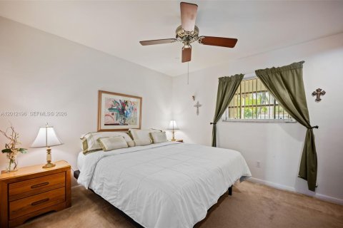 House in Palmetto Bay, Florida 3 bedrooms, 146.41 sq.m. № 2076142 - photo 14