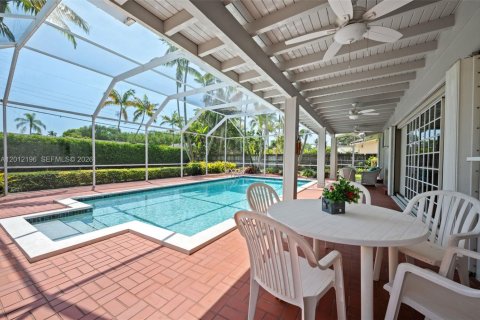 House in Palmetto Bay, Florida 3 bedrooms, 146.41 sq.m. № 2076142 - photo 21