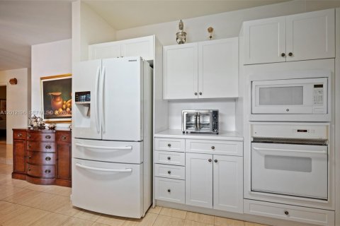 House in Palmetto Bay, Florida 3 bedrooms, 146.41 sq.m. № 2076142 - photo 9