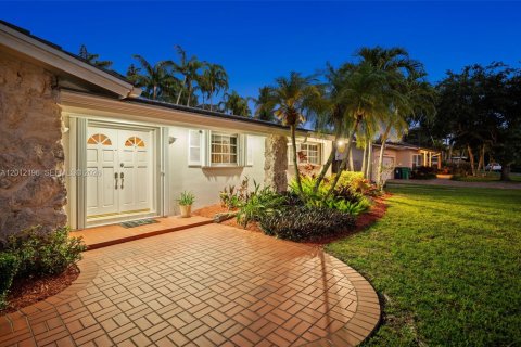 House in Palmetto Bay, Florida 3 bedrooms, 146.41 sq.m. № 2076142 - photo 2