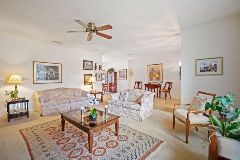 House in Palmetto Bay, Florida 3 bedrooms, 146.41 sq.m. № 2076142 - photo 4