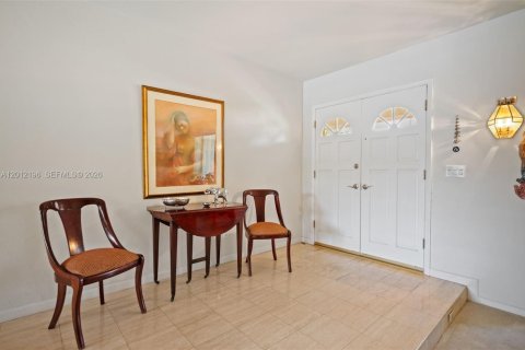 House in Palmetto Bay, Florida 3 bedrooms, 146.41 sq.m. № 2076142 - photo 3