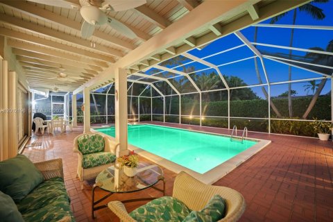 House in Palmetto Bay, Florida 3 bedrooms, 146.41 sq.m. № 2076142 - photo 25