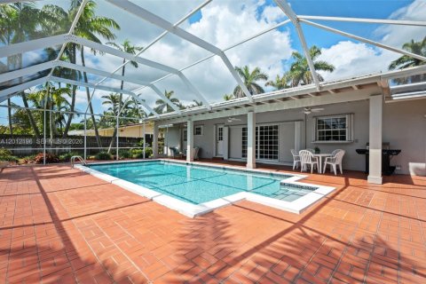 House in Palmetto Bay, Florida 3 bedrooms, 146.41 sq.m. № 2076142 - photo 24