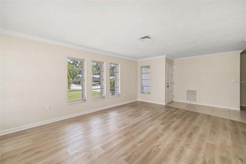 House in Sarasota, Florida 4 bedrooms, 172.33 sq.m. № 2118965 - photo 15