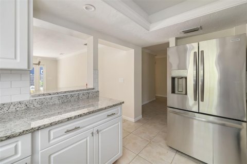 House in Sarasota, Florida 4 bedrooms, 172.33 sq.m. № 2118965 - photo 12