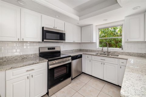 House in Sarasota, Florida 4 bedrooms, 172.33 sq.m. № 2118965 - photo 9