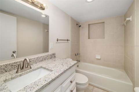 House in Sarasota, Florida 4 bedrooms, 172.33 sq.m. № 2118965 - photo 25