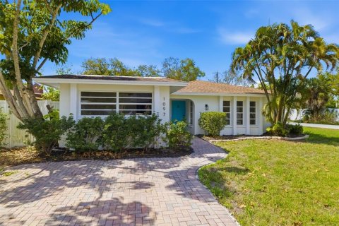 House in Sarasota, Florida 4 bedrooms, 172.33 sq.m. № 2118965 - photo 3
