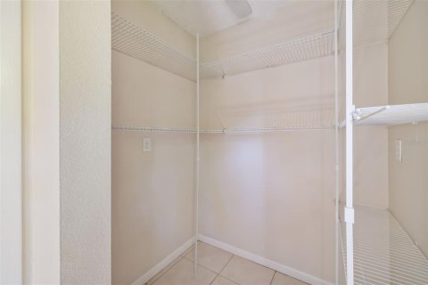 House in Sarasota, Florida 4 bedrooms, 172.33 sq.m. № 2118965 - photo 23