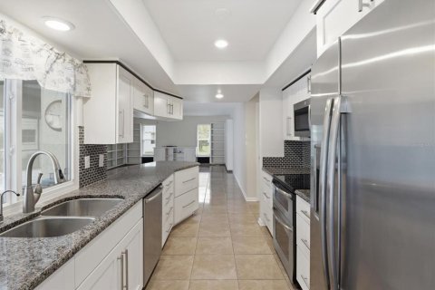 Casa en venta en Homosassa, Florida, 3 dormitorios, 208.66 m2 № 2385896 - foto 13