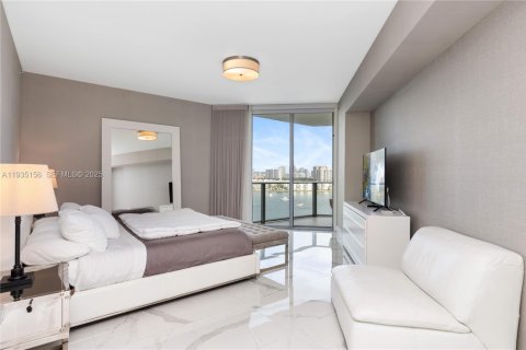 Condominio en venta en North Miami Beach, Florida, 3 dormitorios № 1993658 - foto 18
